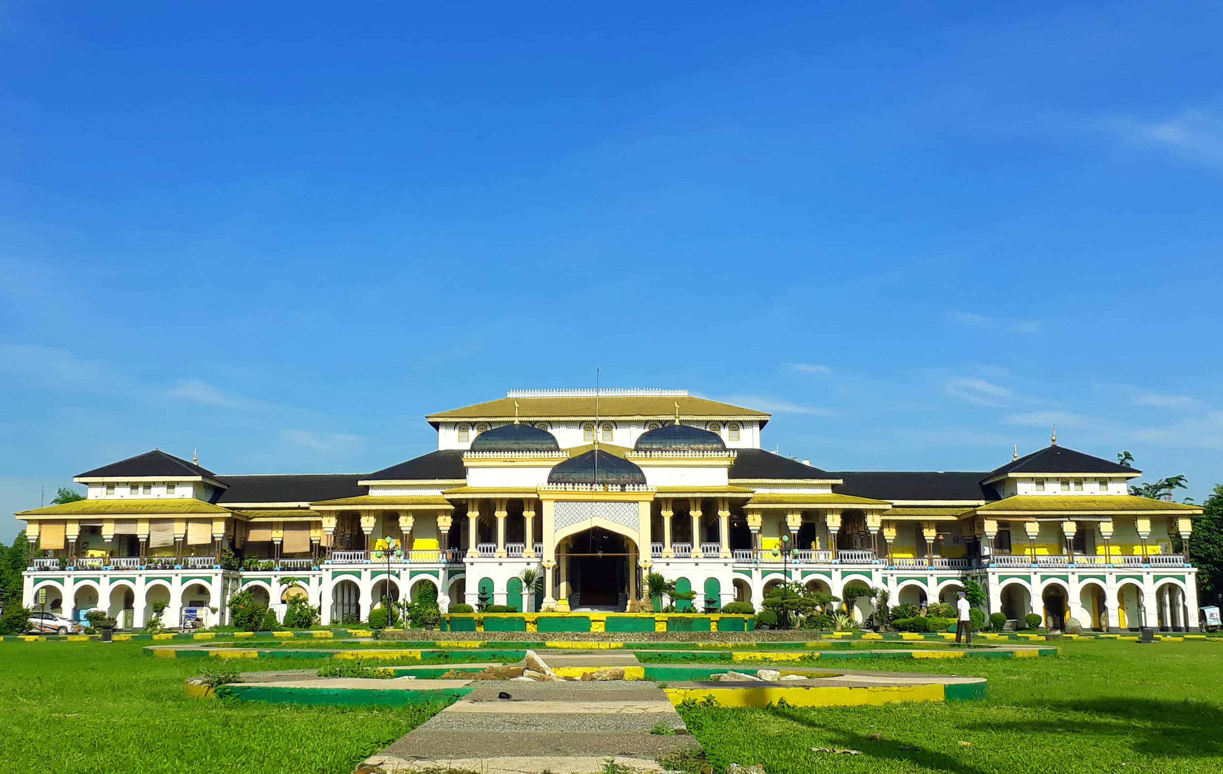 Kunjungi Istana Maimun Medan dengan Station Trips – Rental Mobil Mudah & Nyaman — Station Trips rental mobil Medan